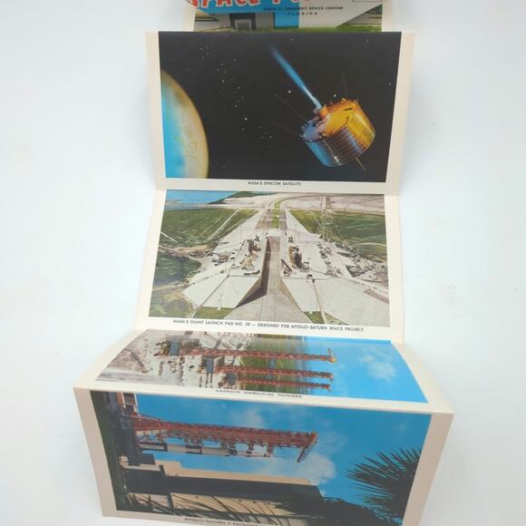 VTG Postcard Souvenir Folder Kennedy Space Port Center Florida NASA 12 Pictures - Picture 5 of 6